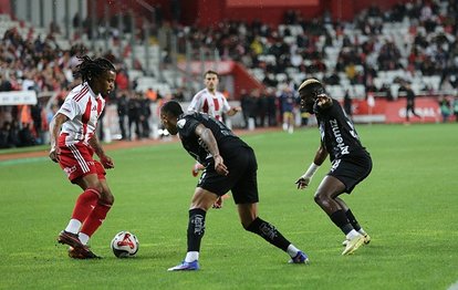 Akdeniz derbisinde Hesap.com Antalyaspor evinde Corendon Alanyaspor ile berabere kaldı!